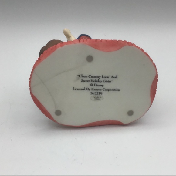 Vintage Disney Mickey & Minnie “kiss Under the Mistletoe” figurine by Enesco . - Picture 8 of 8